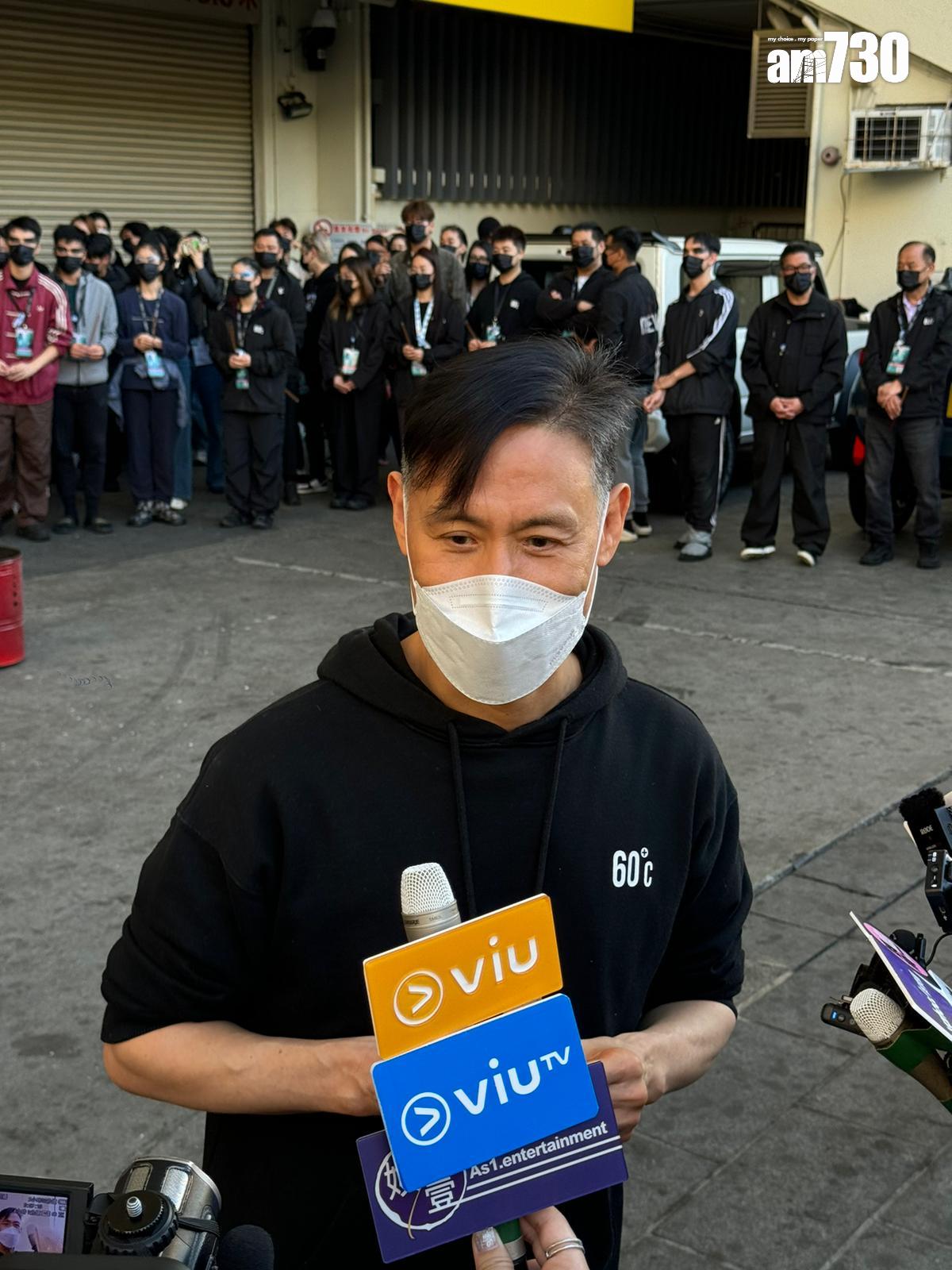 張學友拜神後走近記者打招呼及受訪。 (娛樂組攝)