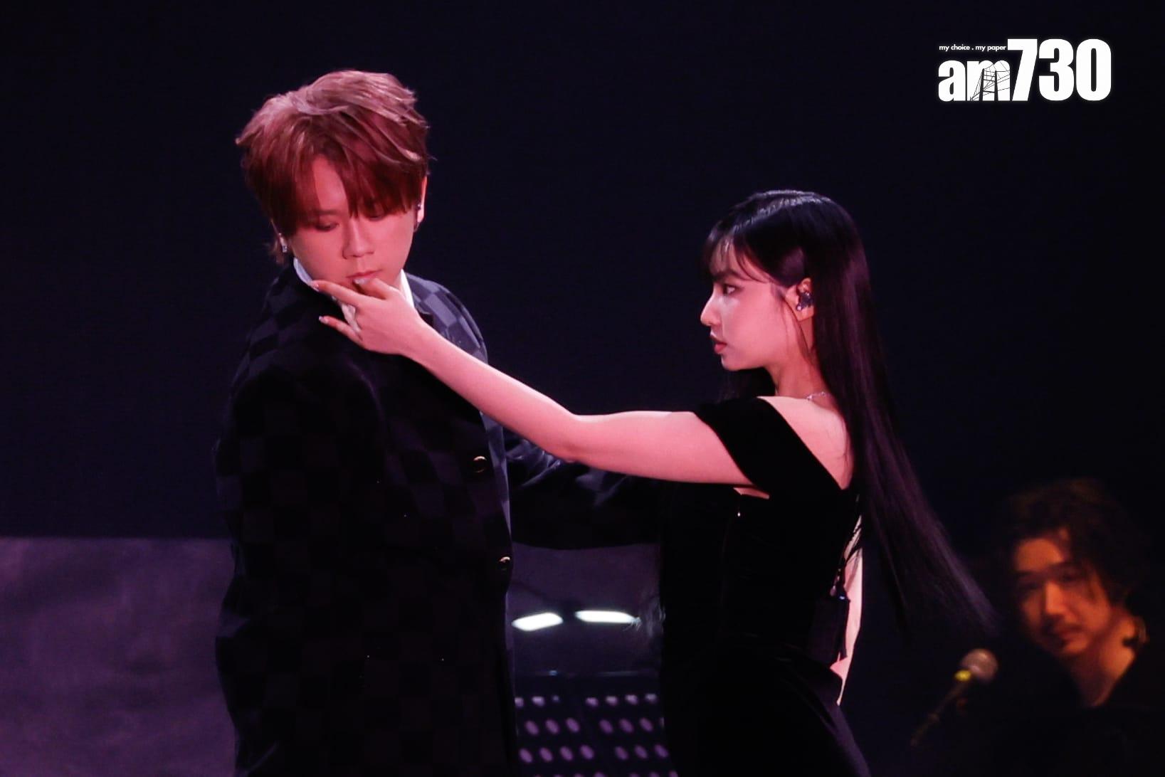 Day性感登場,與姜濤大跳辣身舞。 (蘇文傑攝)