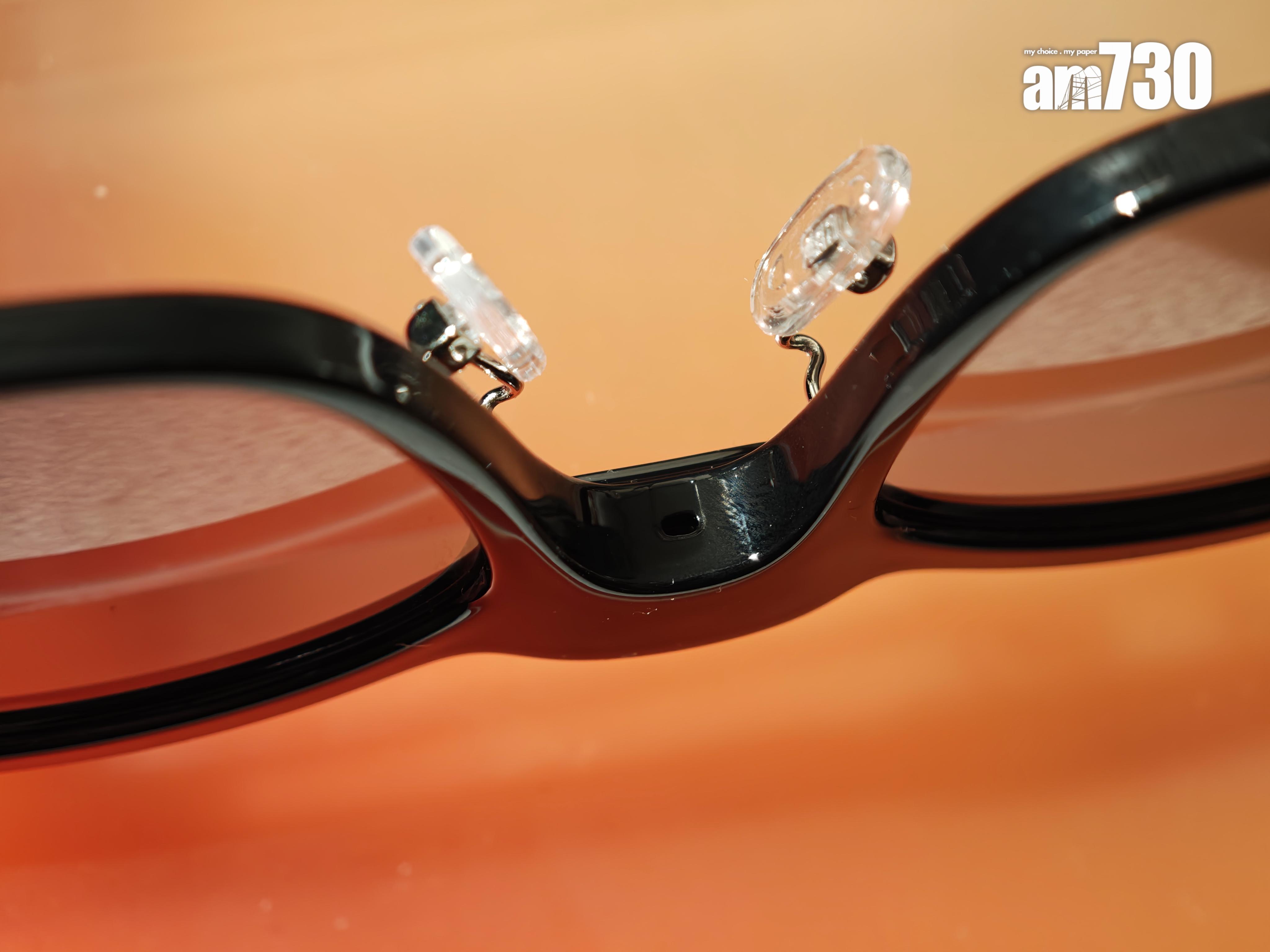 HTC VIVE Eagle的中央設有咪高峰。