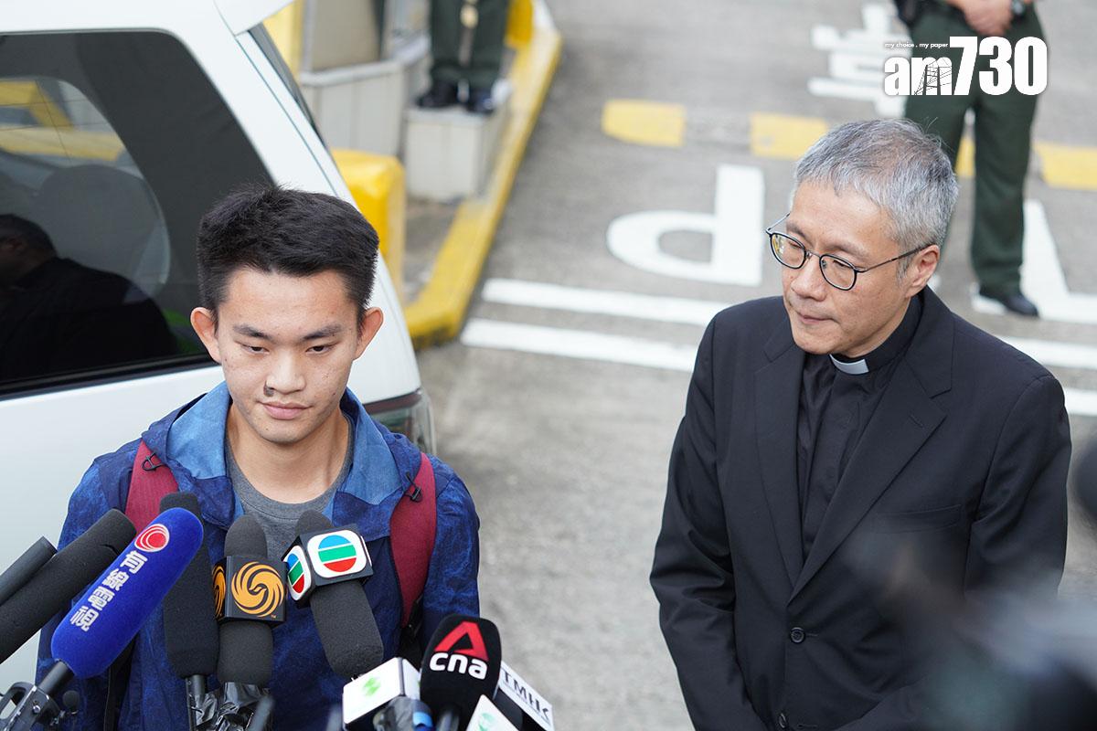 管浩鳴(右)重申陳同佳(左)自首意願不變。(資料圖片)