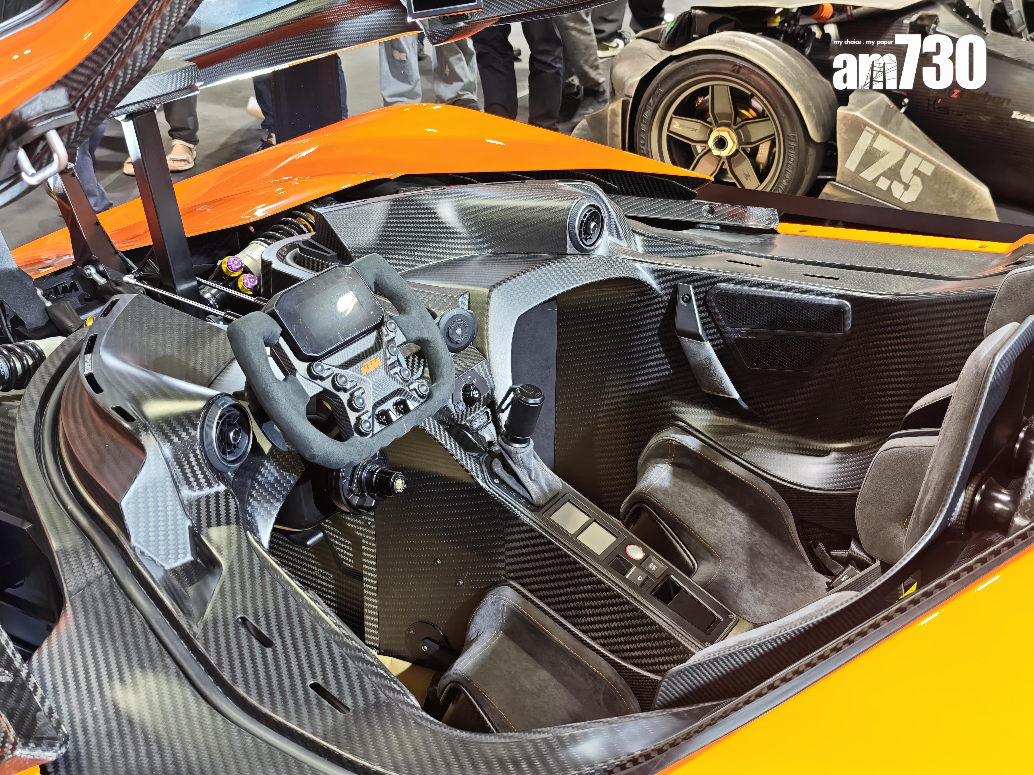 採用大量碳纖製作,Audi TFSI I5引擎最大馬力為500PS。