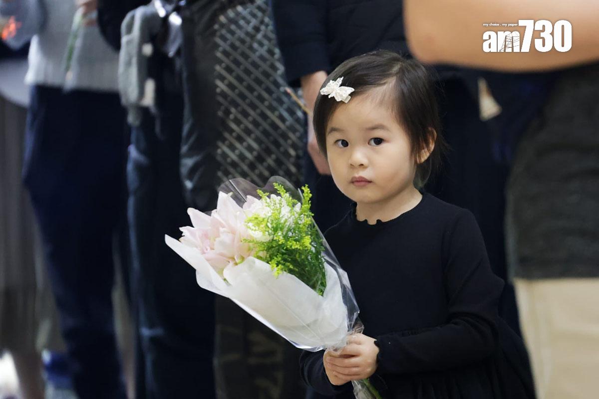 九龍殯儀館第三日開放供市民悼念大埔宏福苑五級火遇難者。(吳康琦攝)