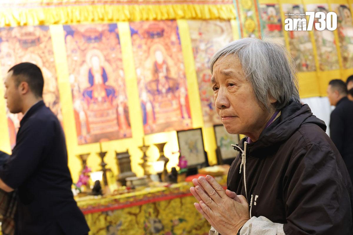 九龍殯儀館第三日開放供市民悼念大埔宏福苑五級火遇難者。(吳康琦攝)