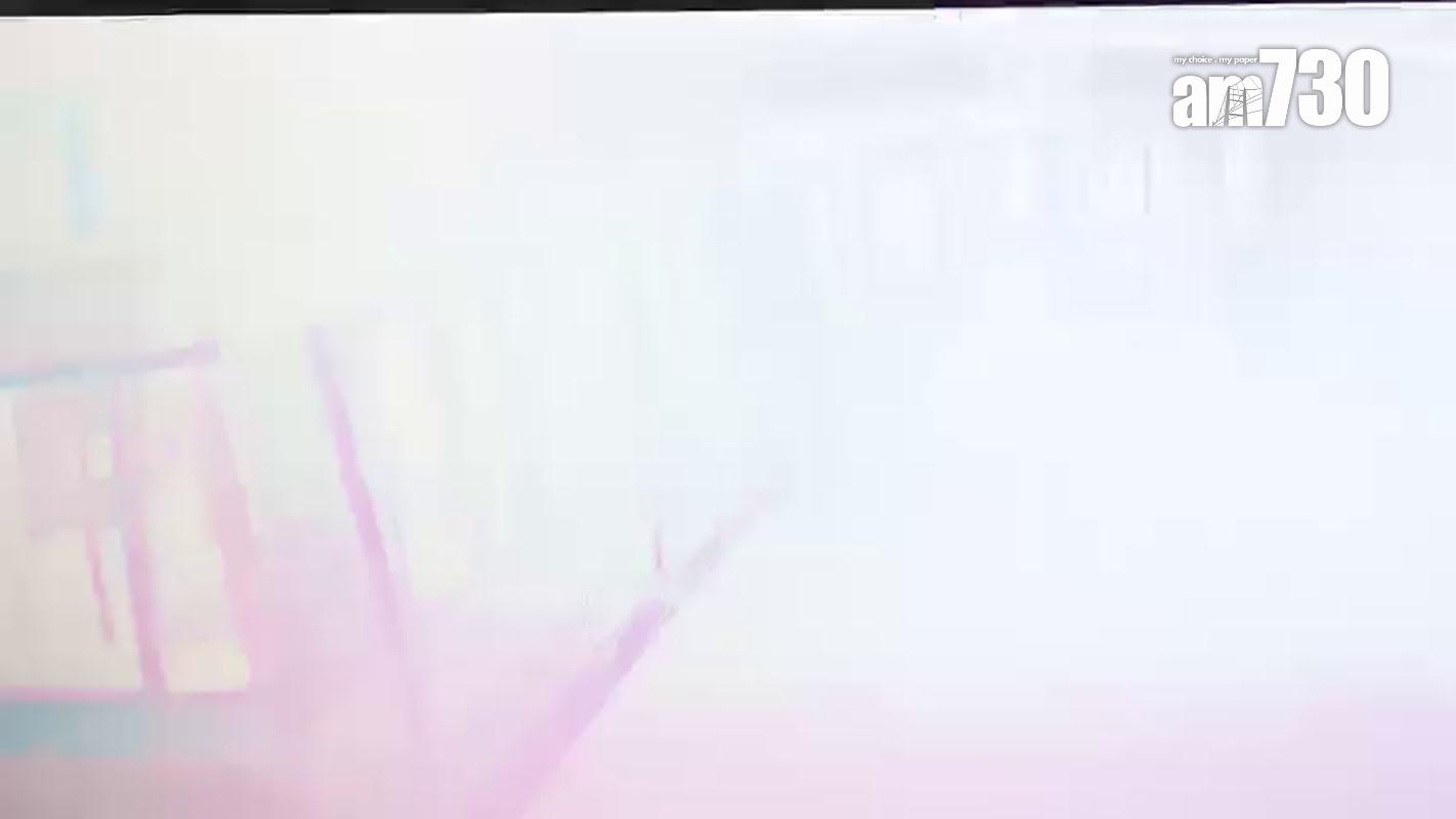 香港國際機場旅客捷運系統有列車轉彎期間爆出火光,歷時近3秒。(消息人士影片截圖)