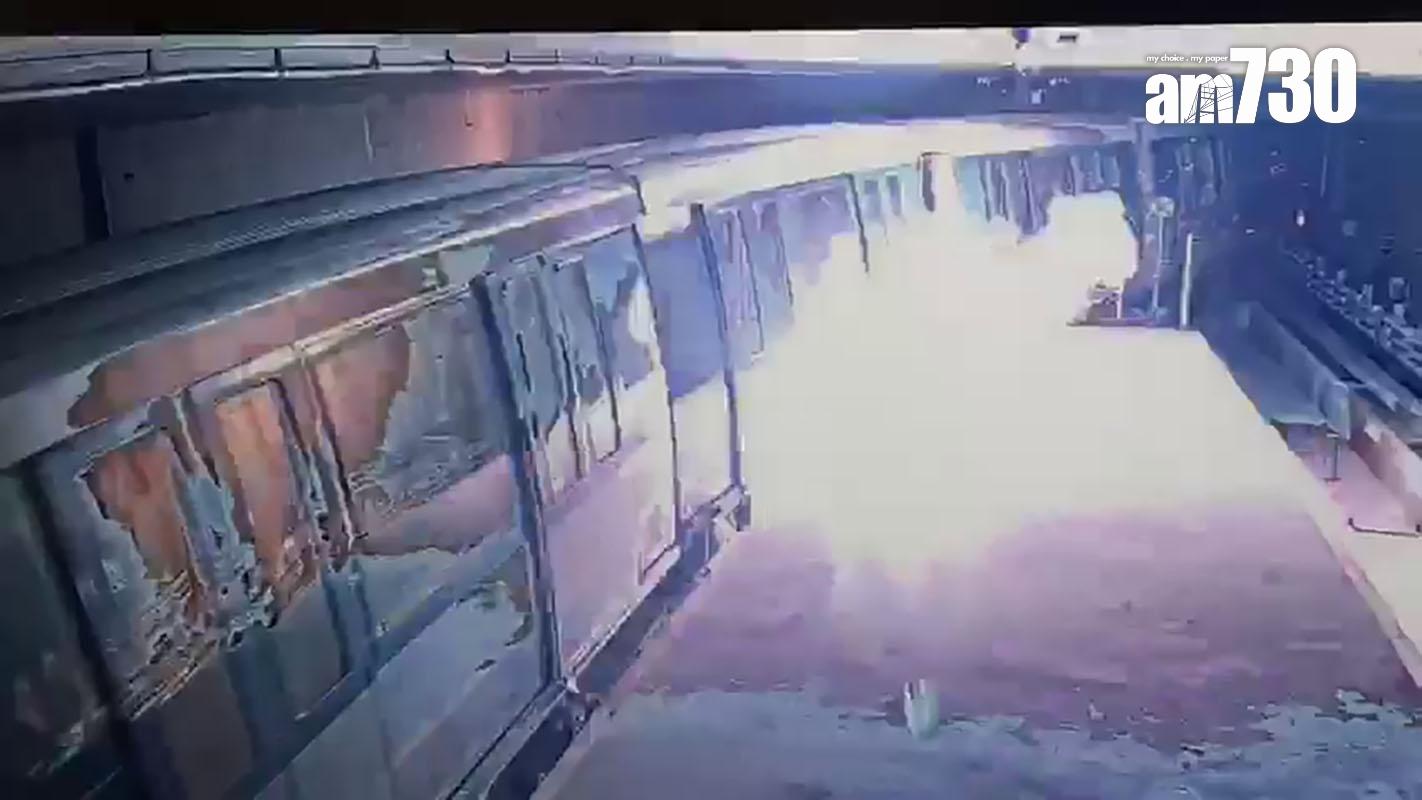 香港國際機場旅客捷運系統有列車轉彎期間爆出火光,歷時近3秒。(消息人士影片截圖)