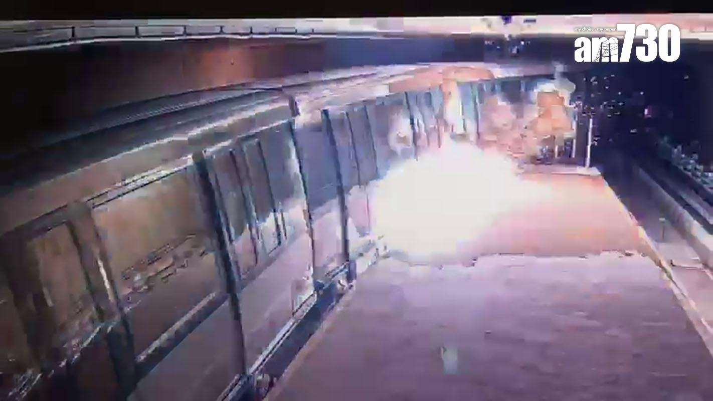 香港國際機場旅客捷運系統有列車轉彎期間爆出火光,歷時近3秒。(消息人士影片截圖)
