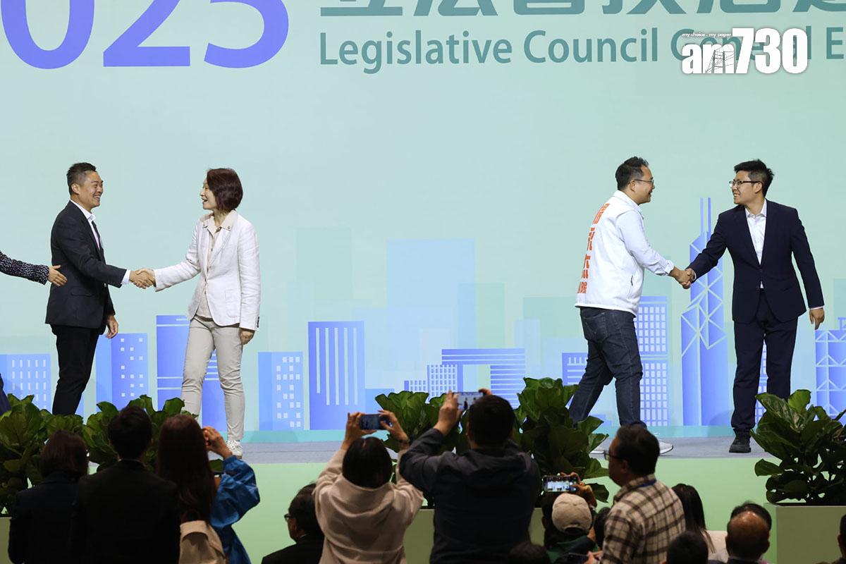 立法會換屆選舉九龍中選區,李慧琼(左二)及楊永杰(右二)成功連任。(林俊源攝)