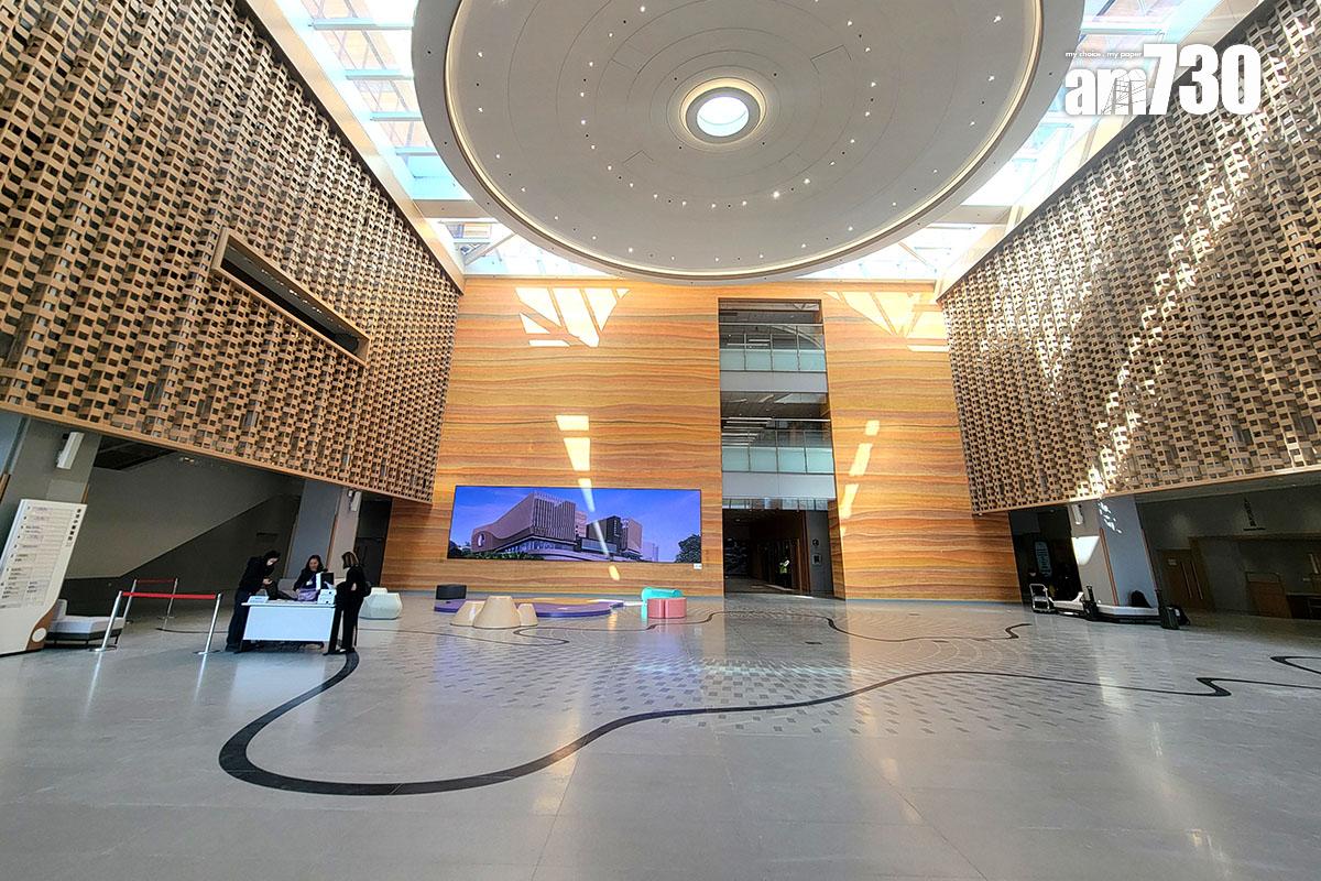 香港中醫醫院大堂的「天圓地方」設計,對應中醫學「天人相應」概念。(林俊源攝)