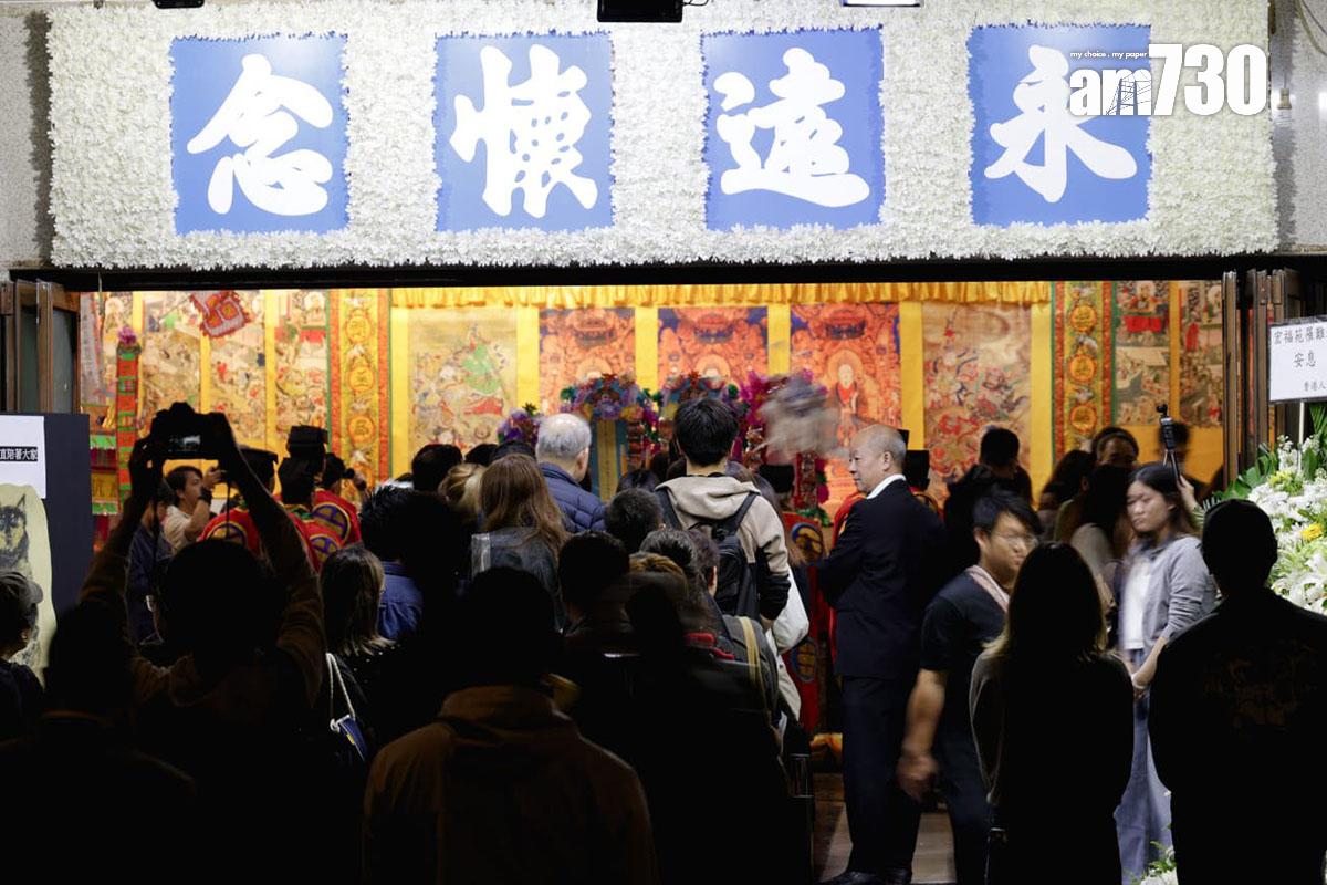 九龍殯儀館第三日開放供市民悼念大埔宏福苑五級火遇難者。(吳康琦攝)