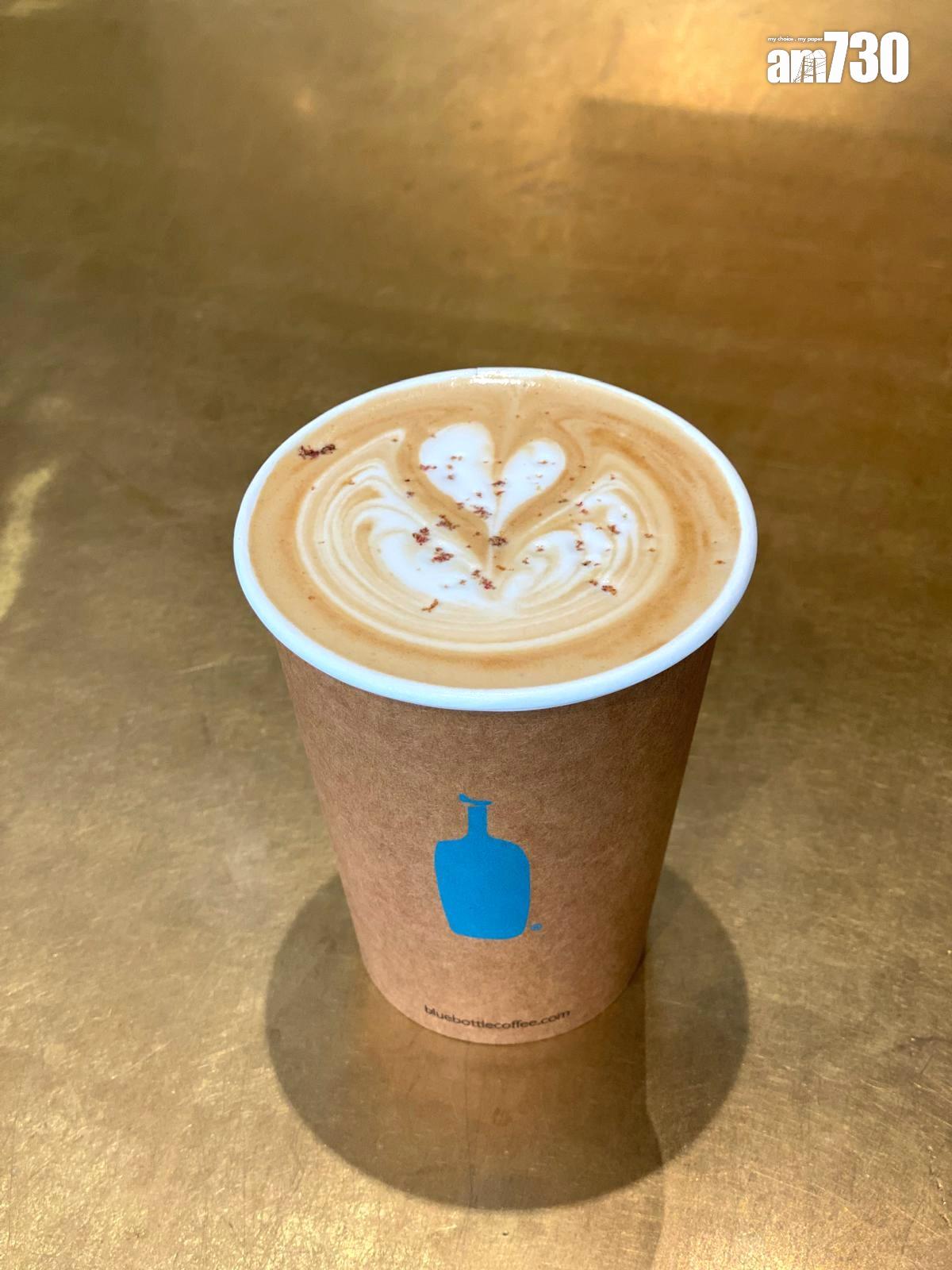 冬季限定拿鐵($55)由Hayes Valley濃縮咖啡混合杜松木質糖漿調成,灑上粉紅胡椒,留下胡椒香味餘韻。