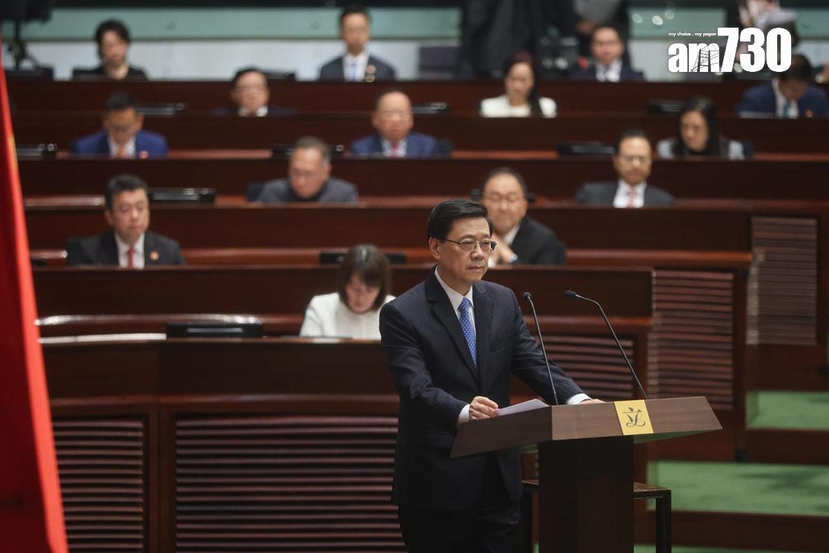 立法會議員由李家超監誓。(周令知攝)