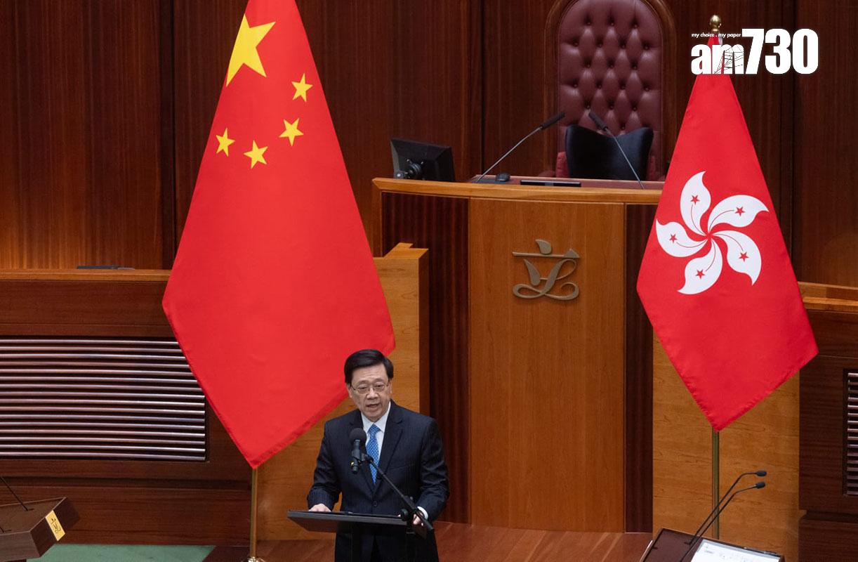 李家超表示,議員不應只擔任評論者,而是要發揮民意代表角色向政府積極發言。(蘇文傑攝)