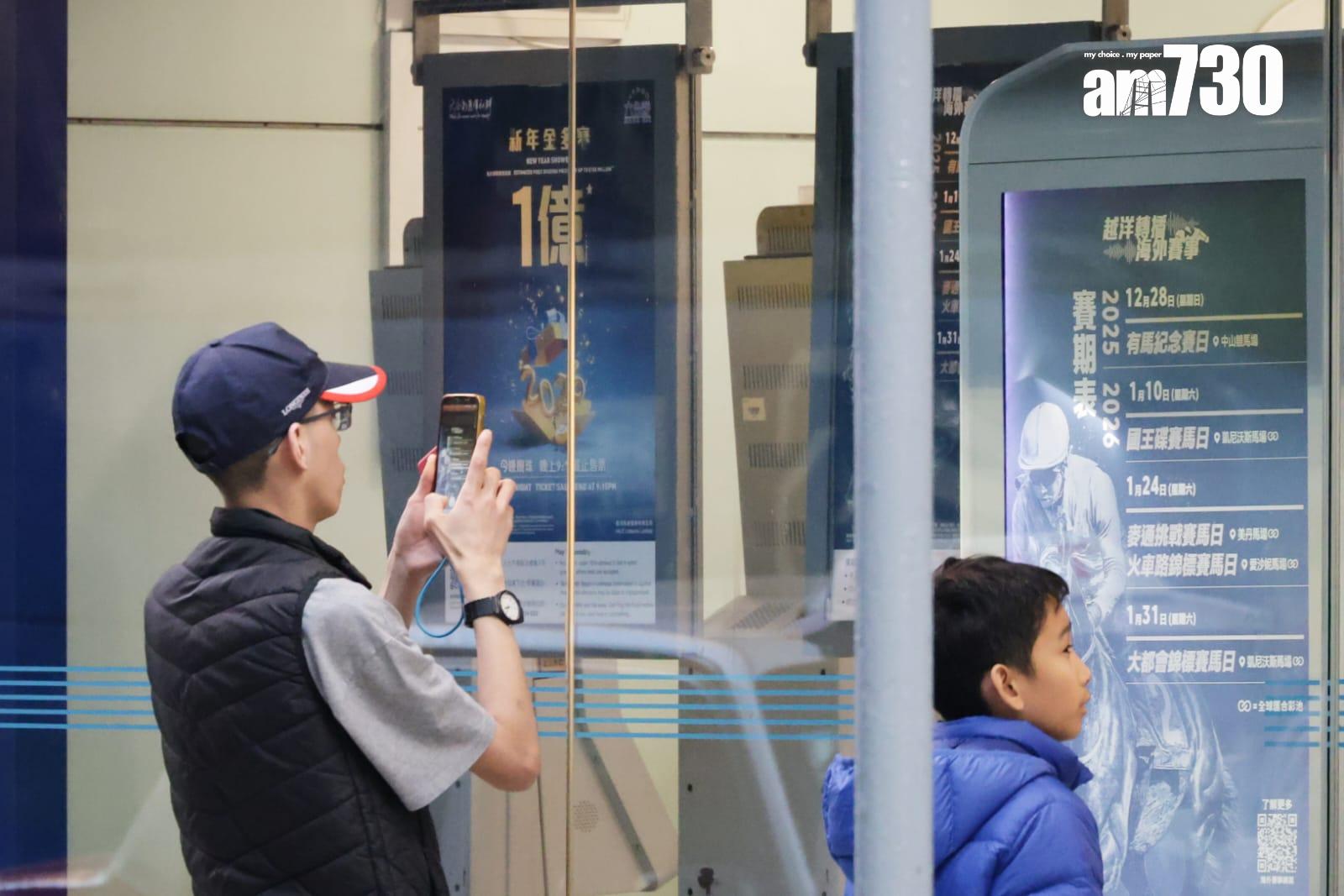 六合彩新年金多寶,設7,500萬元金多寶,並預計以10元一注獨中,估計頭獎有機會高達1億元。(吳康琦攝)