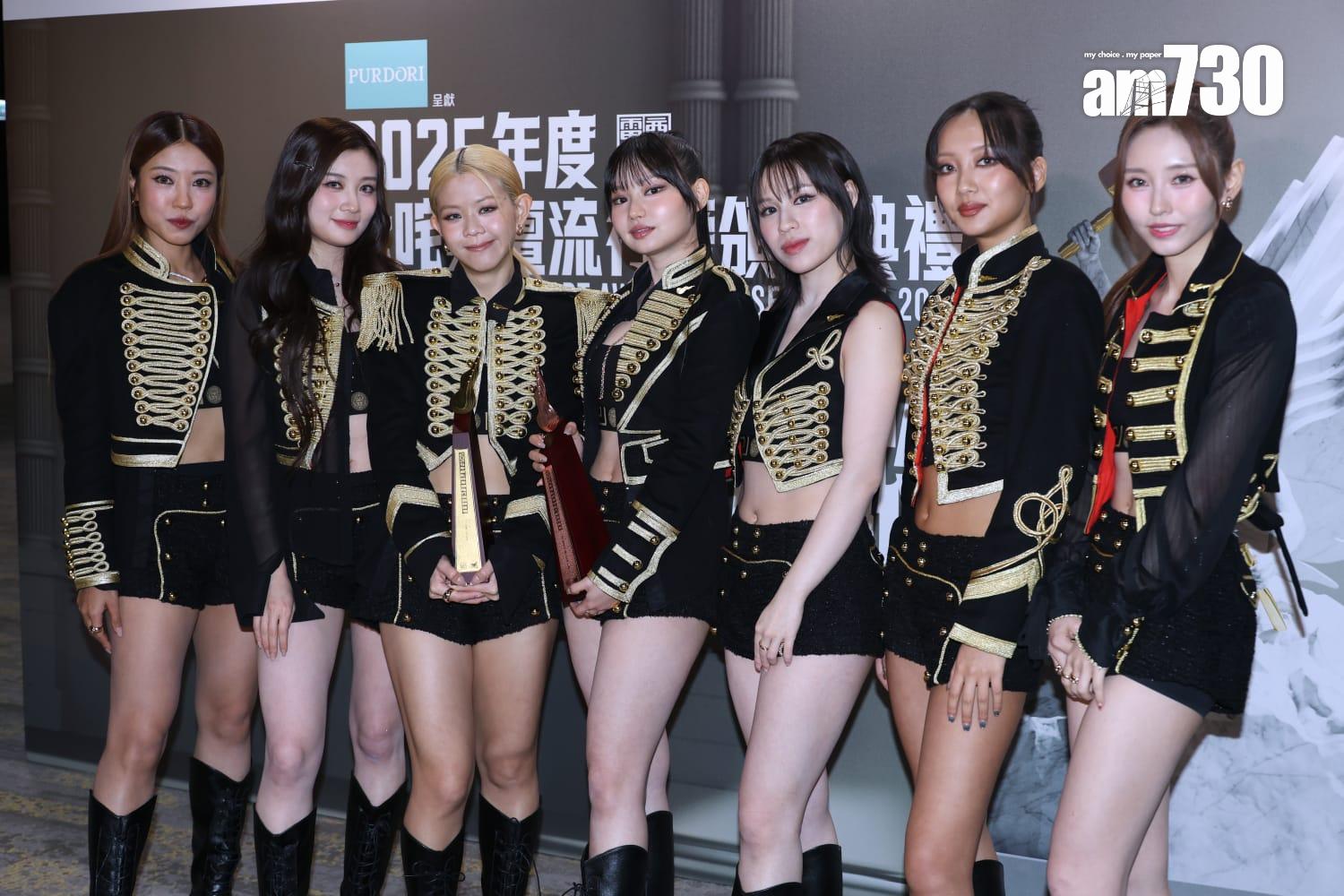 COLLAR隊長Gao偕隊友Candy、Day、Ivy So、Marf、芯駖及Winka接受訪問。 (林俊源攝)