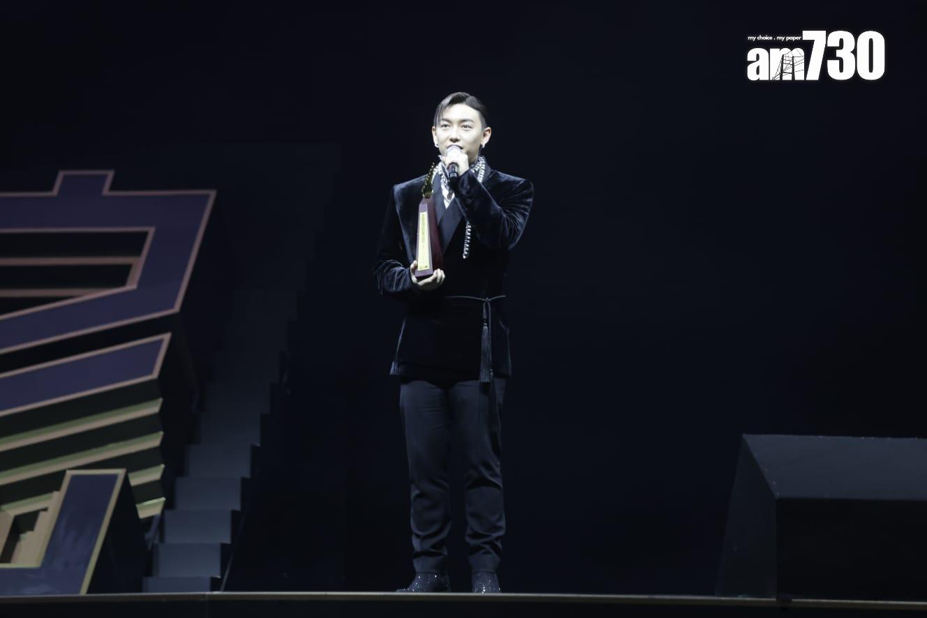 MC張天賦憑《懷疑人生》奪得今晚首個獎項。 (吳康琦攝)