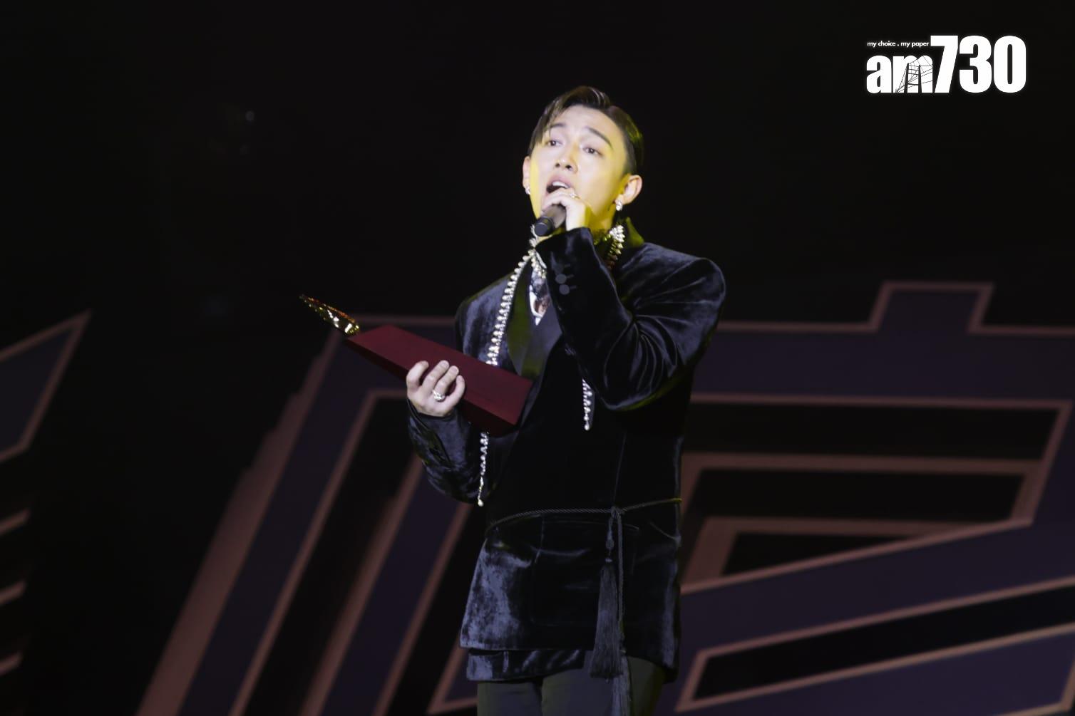 MC張天賦憑《懷疑人生》奪得今晚首個獎項。 (吳康琦攝)