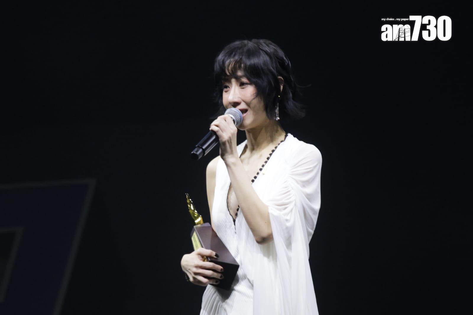 泳兒入行20年,再上叱咤頒獎台感觸爆喊。 (吳康琦攝)