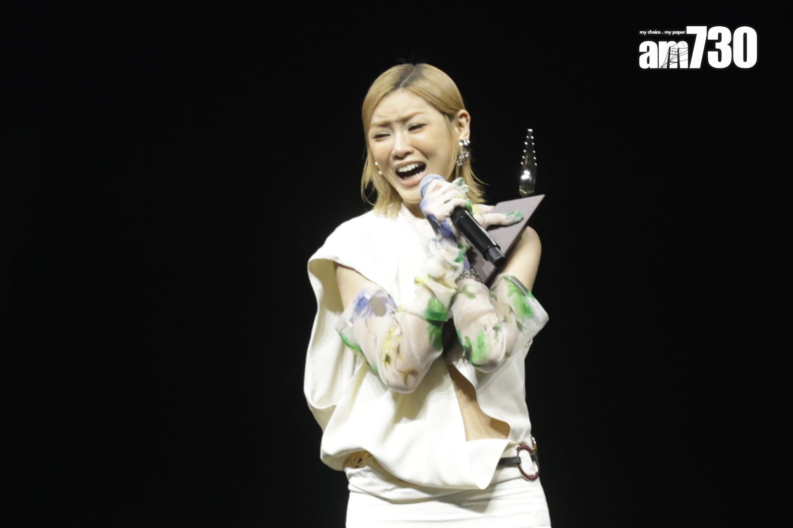 陳蕾拎「叱咤樂壇唱作人」銀獎,心情激動。(吳康琦攝)