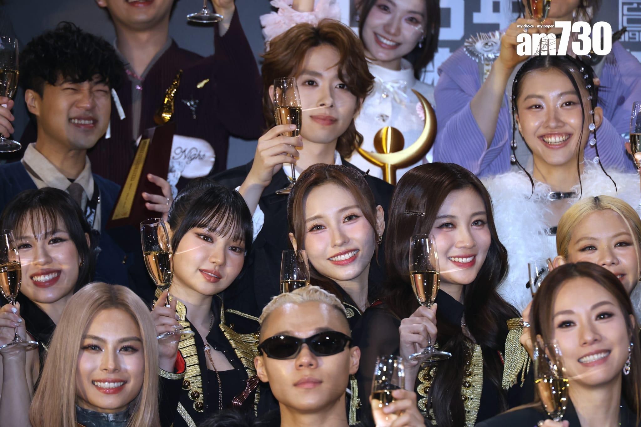 COLLAR齊齊現身慶功。 (林俊源攝)