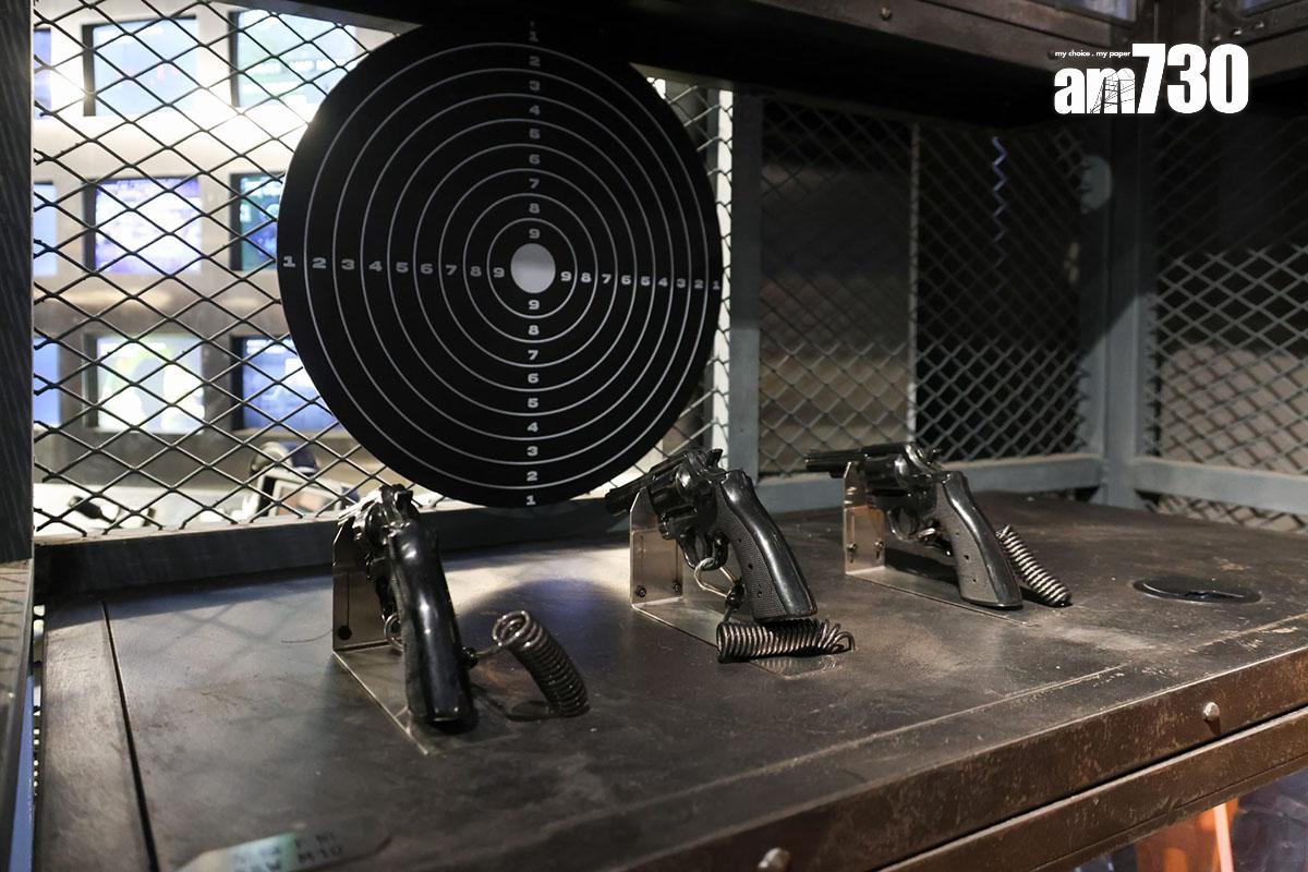 「油蔴地警署光影之旅」展覽設有不同種類展品。(周令知攝)