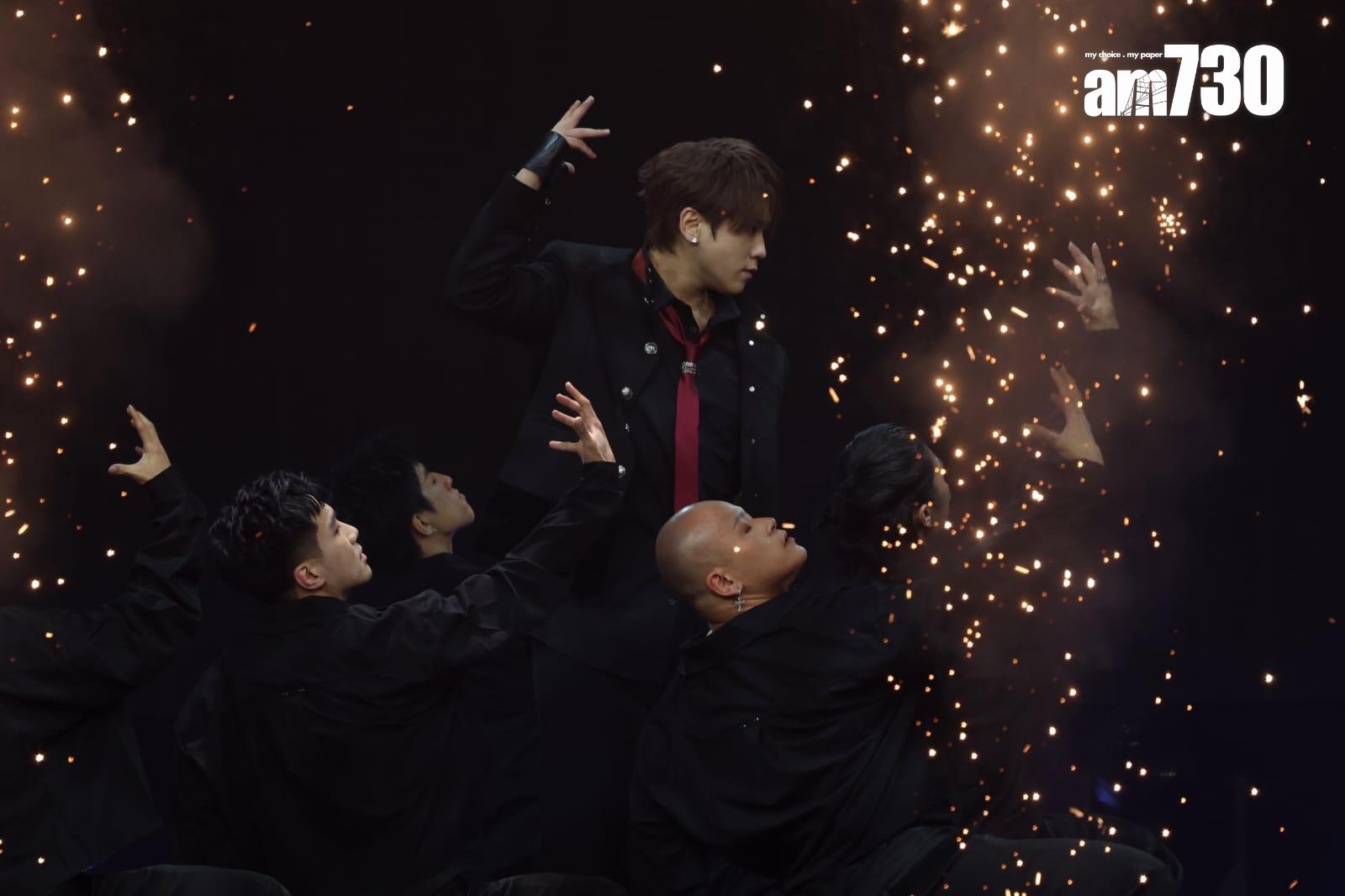 姜濤以嘉賓身份唱出《Boulder》。 (周令知攝)