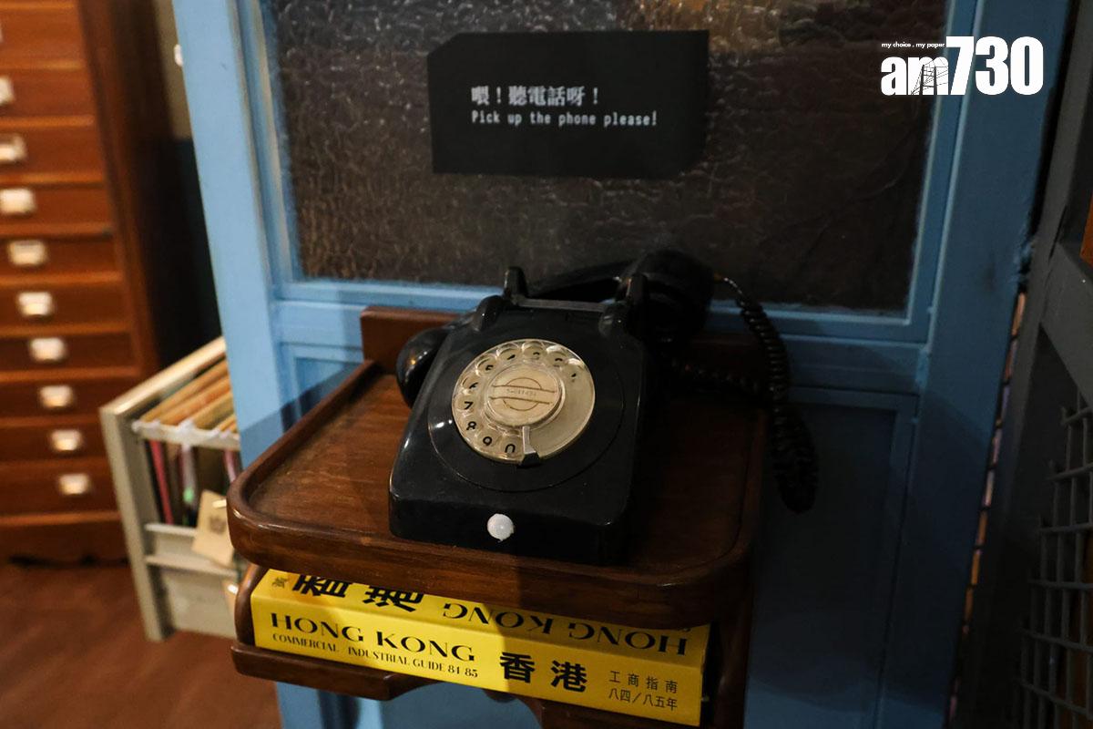 「油蔴地警署光影之旅」展覽設有不同種類展品。(周令知攝)