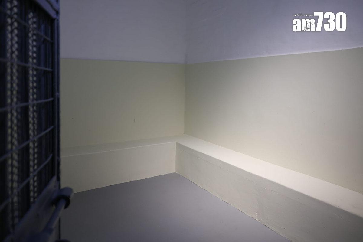 「油蔴地警署光影之旅」展覽設有不同種類展品。(周令知攝)