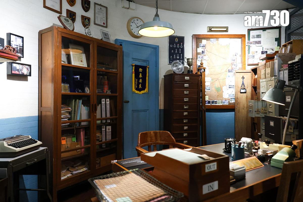 「油蔴地警署光影之旅」展覽設有不同種類展品。(周令知攝)