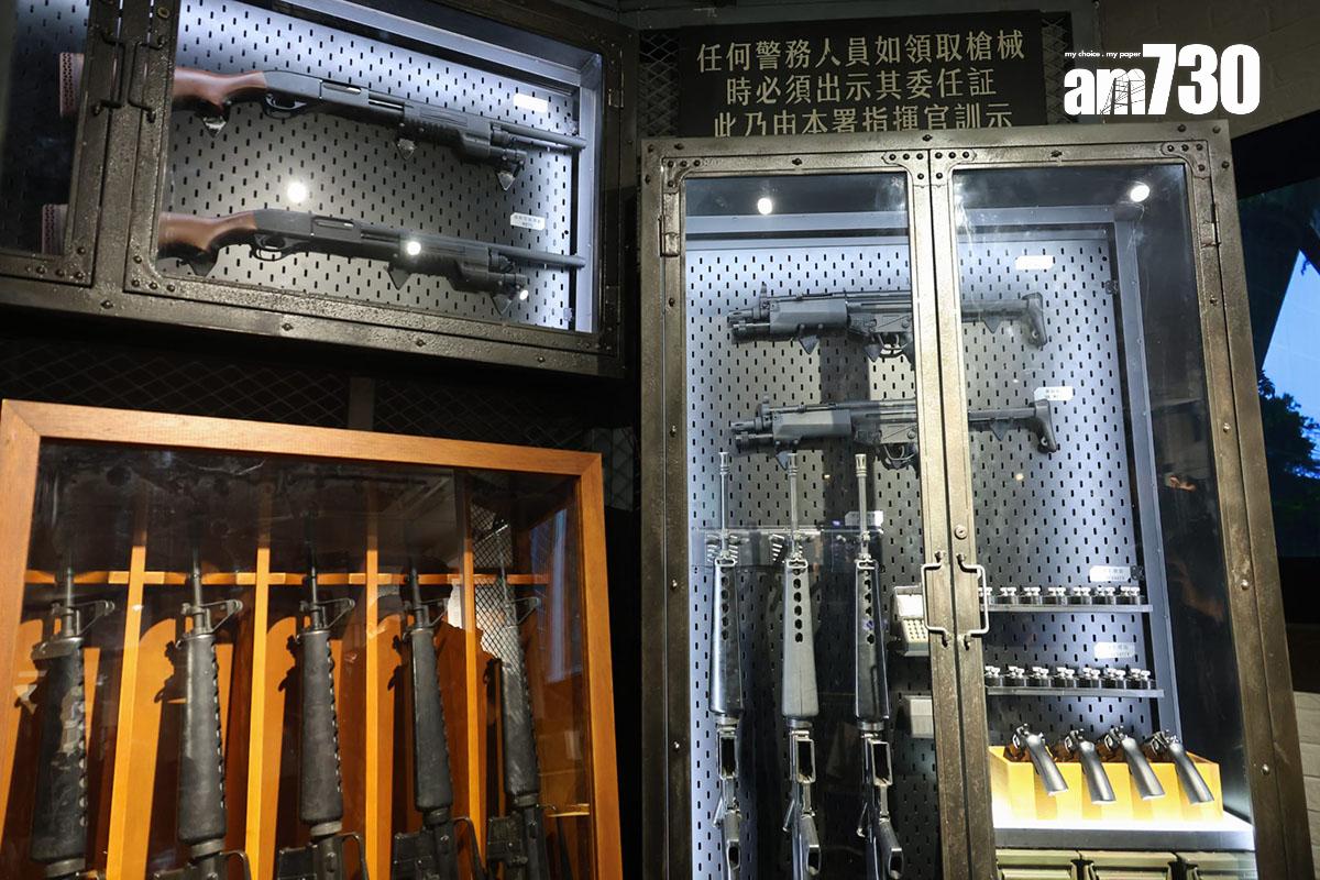 「油蔴地警署光影之旅」展覽設有不同種類展品。(周令知攝)