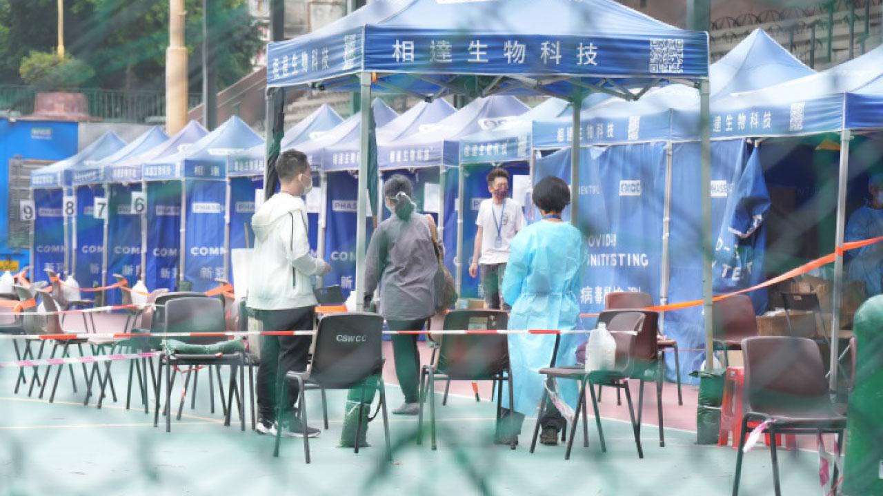 港府正行「港式動態清零」路線