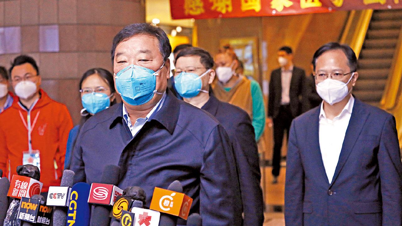 第三批內地專家組抵港 梁萬年︰受中央委託助港抗疫責任重大