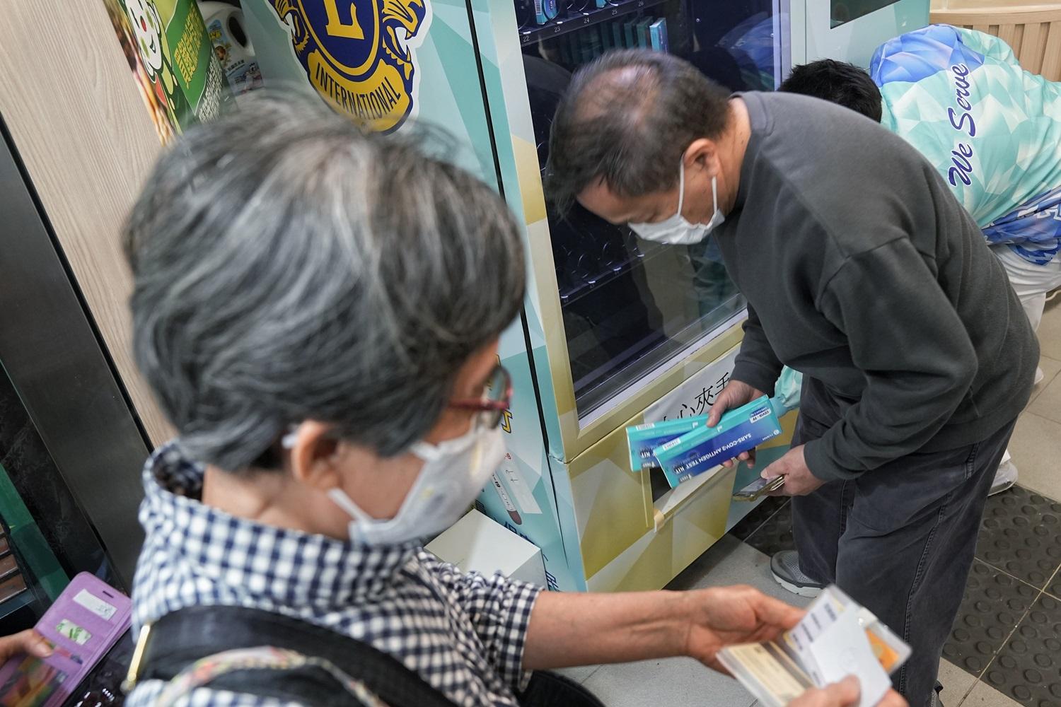 國際獅子總會全港設10部派發機  6萬份快速檢測包免費派發長者