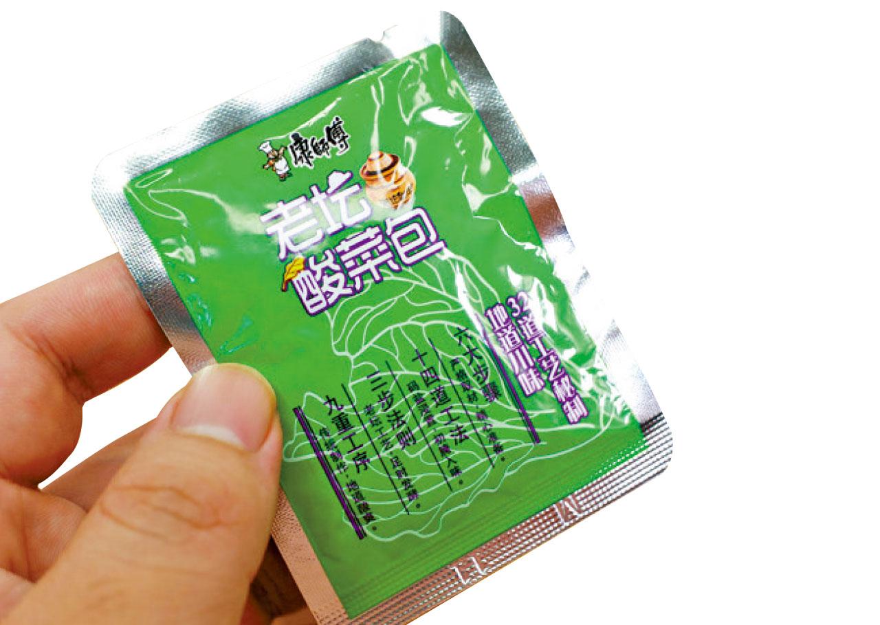 黑心食品｜央視揭湖南酸菜腳踩混煙頭 康師傅下架回收酸菜麵