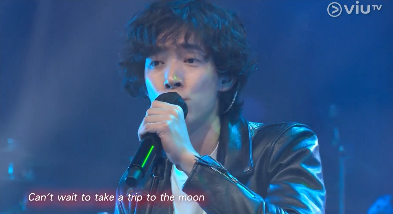 張明偉上《Chill Club》又彈又唱 網民︰被無綫耽誤的歌手