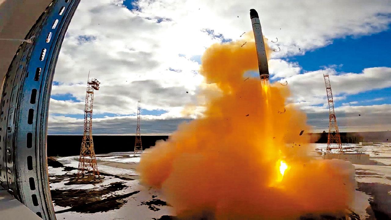 核武震懾｜試射可攜核彈新型洲際導彈 普京形容無敵 警告西方三思