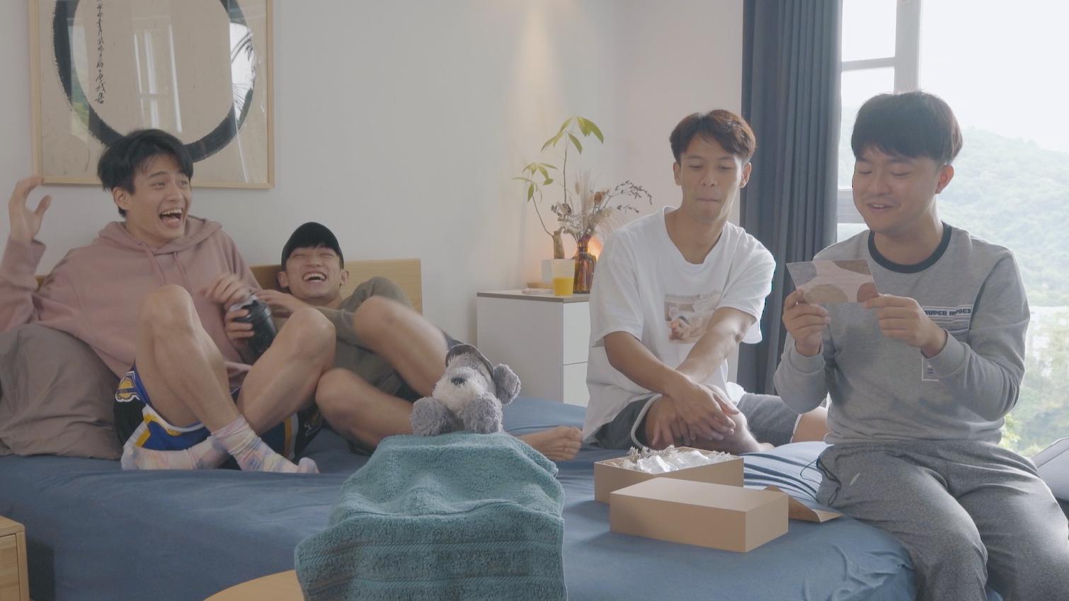 《好想大聲說愛你嘅呢》今集安排幾位男參賽者即場驗精，四人受訪談及當時心情。