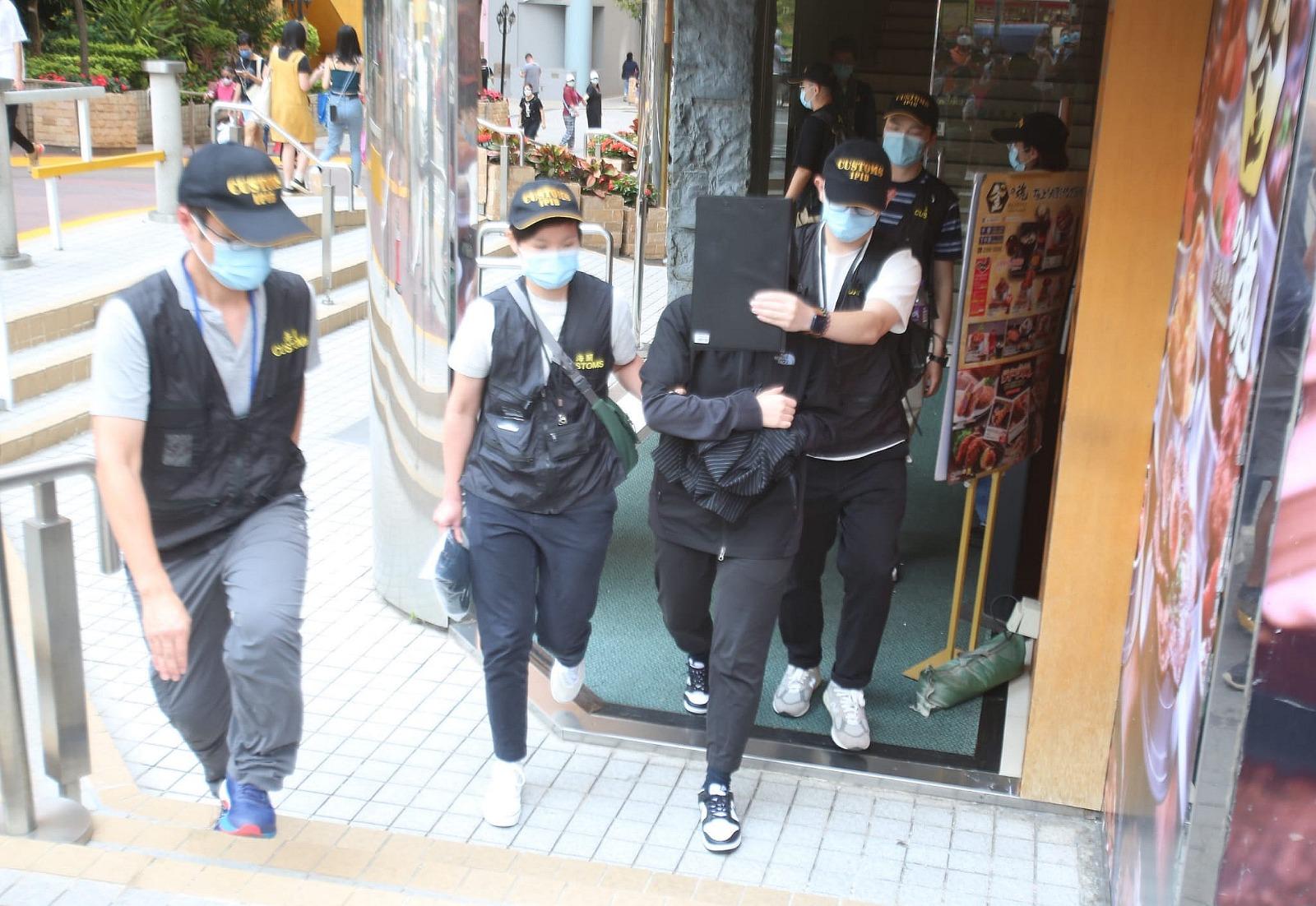 涉威嚇銷售迫顧客買1.2萬元會籍 健身中心職員涉違商品說明等罪被捕