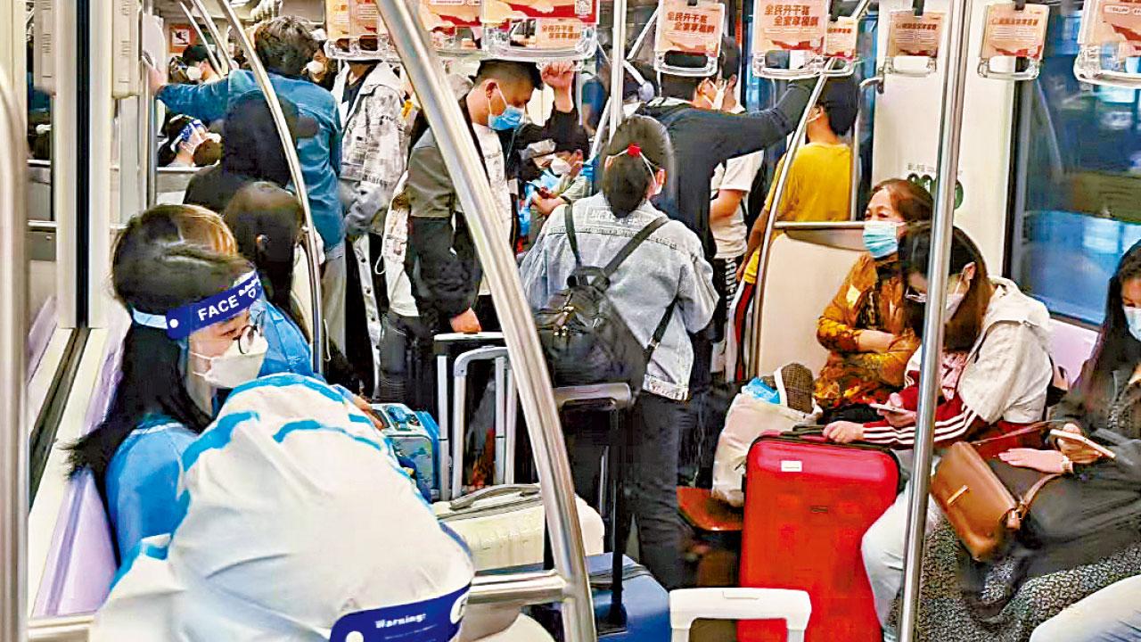 疫情緩和｜地鐵巴士局部恢復 上海民眾拖篋離開