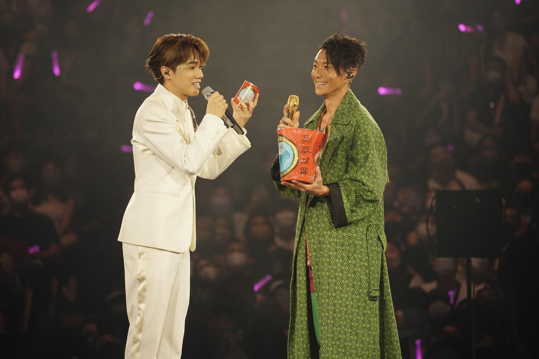 張敬軒演唱會｜周國賢送飽魚感激軒仔助開竅  6號@RubberBand單膝跪答謝