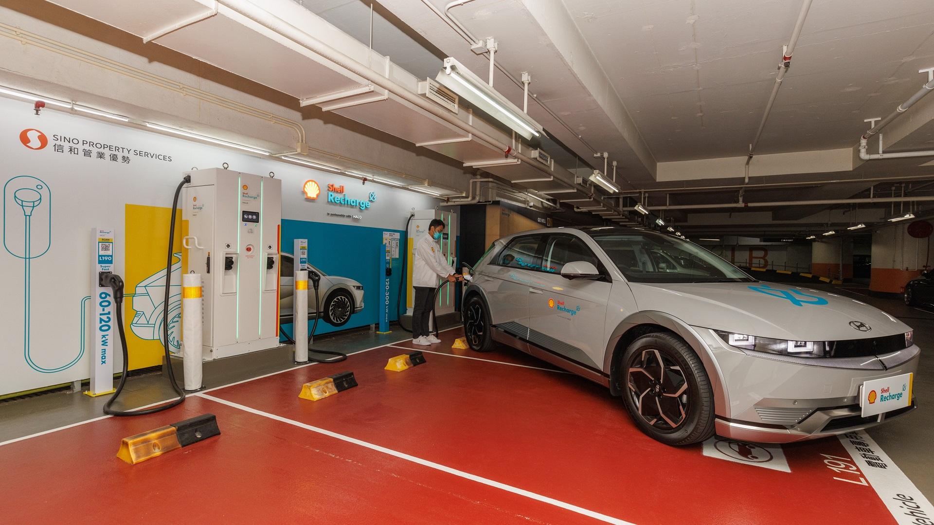 智慧出行丨15分鐘極速充電 SHELL夥希路能源於信和旗下中港城 部署全港最快電動車充電站