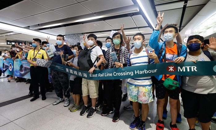 東鐵過海真的很興奮