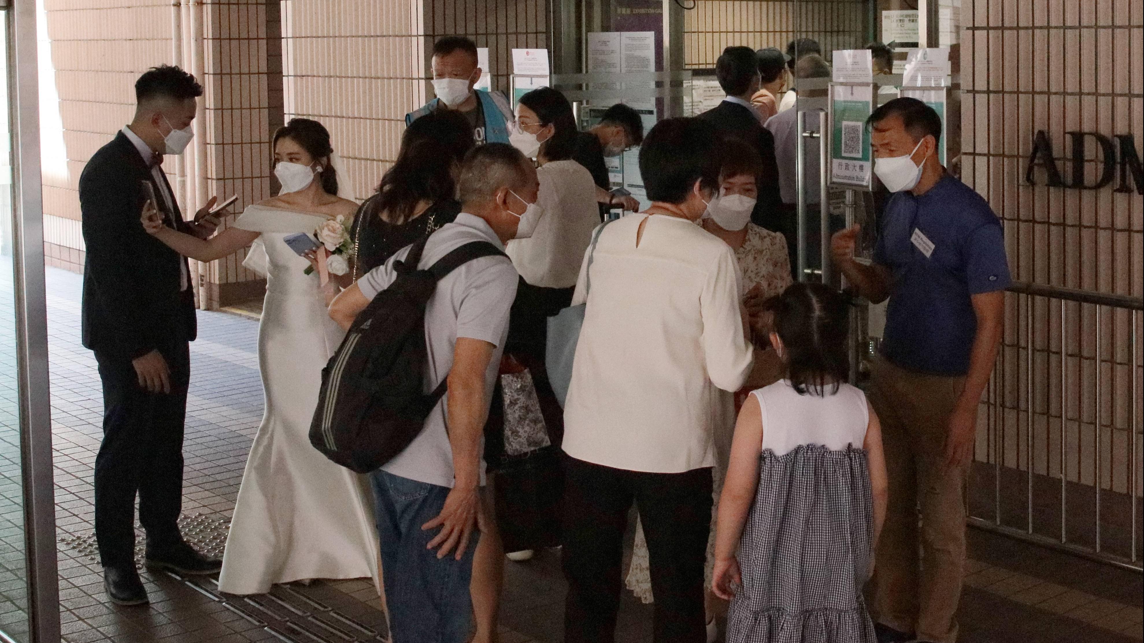 疫情下不少人趁520註冊結婚。