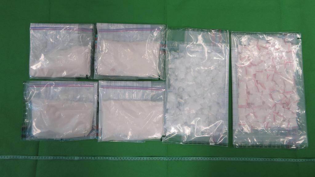 海關在荃灣檢獲的懷疑毒品。(政府新聞處圖)