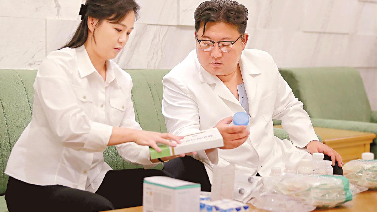 官媒刊金正恩捐藥照 北韓疫下爆急性腸道傳染病