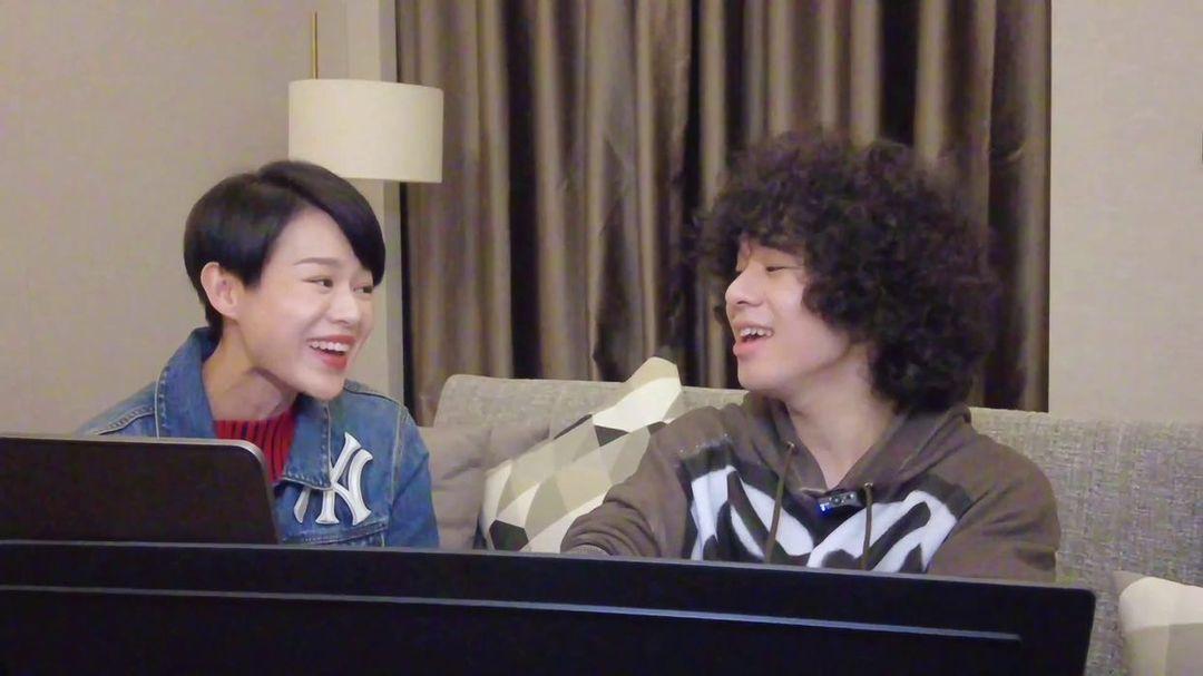 胡杏兒出手為團隊圓夢 邀約曾比特邀約唱K