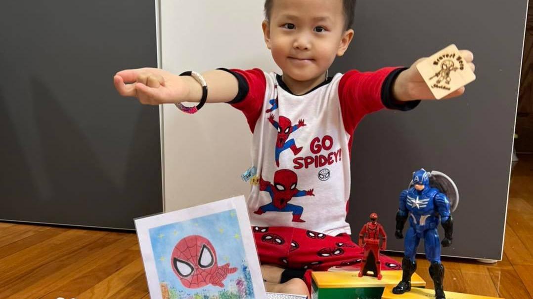 5歲癌童Sheldon獲善心人贈禮物打氣　出院後奇蹟可重新走路