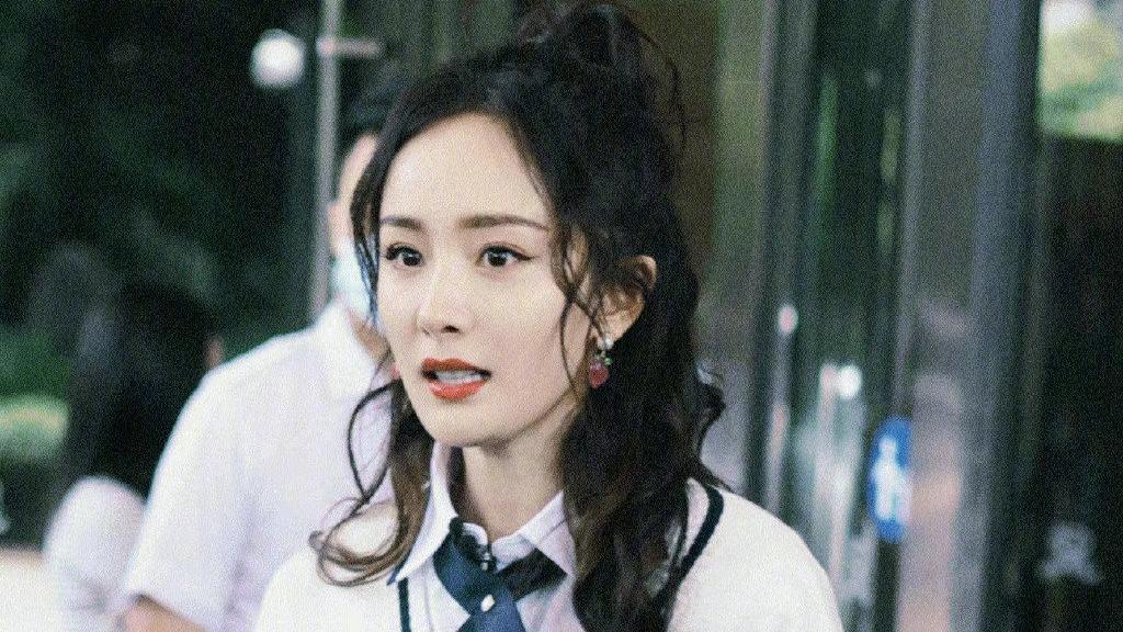 楊冪拍節目受傷眼角縫針 粉絲離奇爆罵戰