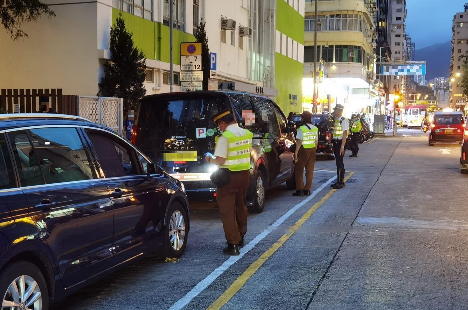 警方在旺角區打擊違泊