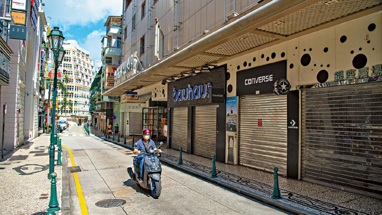 「禁足」首日逾900人違規 澳門2人落街跑步講電話被檢控