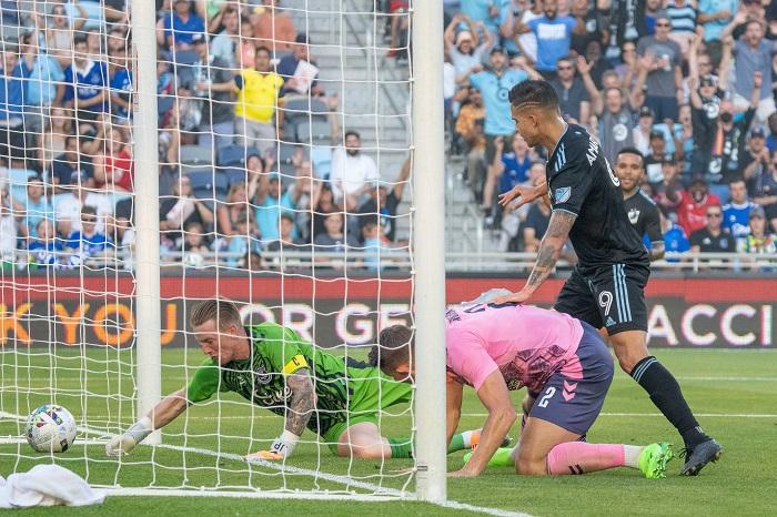 愛華頓熱身賽吞美職隊4蛋。(路透社)